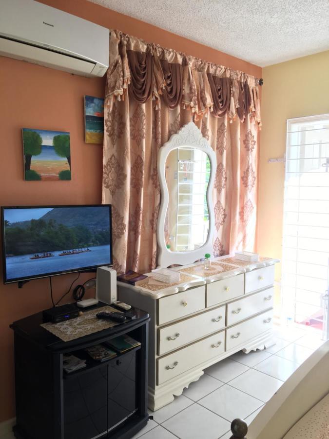 #D1 Castle Studio Wifi King Bed Ocho Rios Jamaica Bagian luar foto